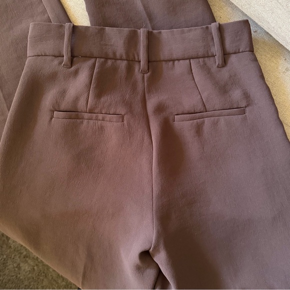 Aritzia The Effortless Pant Crepette - Picture 9 of 12